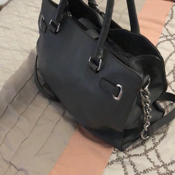 Gently used michael kors handbag - Picture 4 of 6